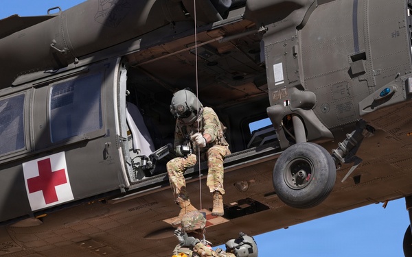 1st Armored Division CAB and HHBN conduct MEDEVAC cross-training