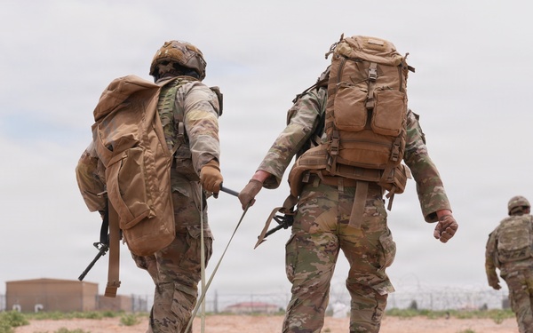 1st Armored Division CAB and HHBN conduct MEDEVAC cross-training