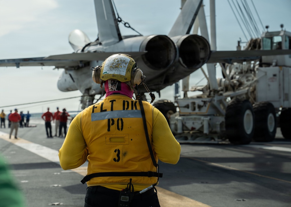 Ike Conducts Planned Incremental Availability maintenance period