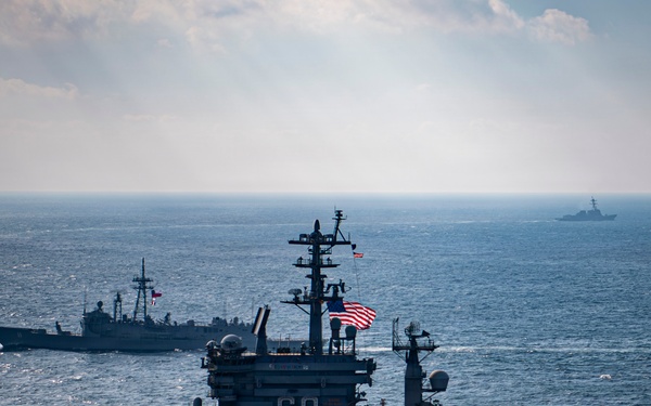 Nimitz Conducts a Bilateral Exercise Alongside Chilean Navy