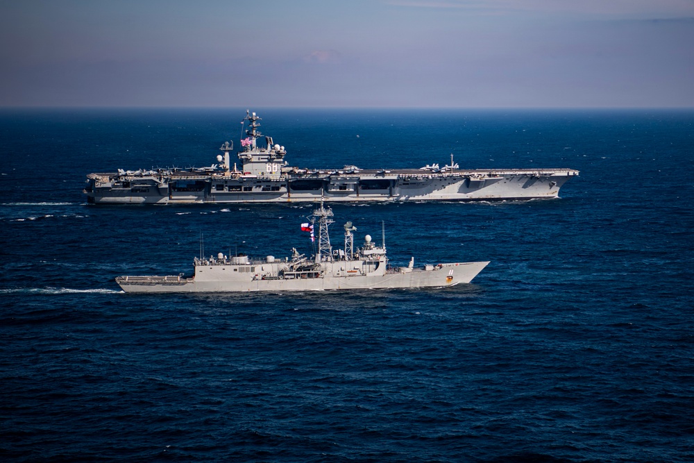 Nimitz Conducts a Bilateral Exercise Alongside Chilean Navy