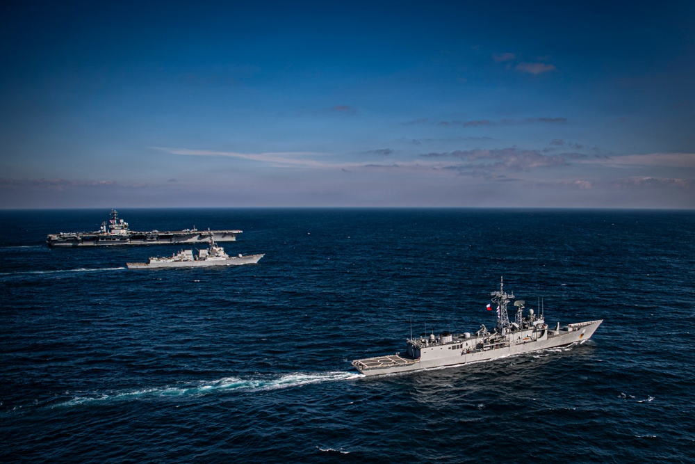 Nimitz Conducts a Bilateral Exercise Alongside Chilean Navy