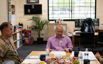 Aviation Soldiers Set the Example for Mililani Middle School