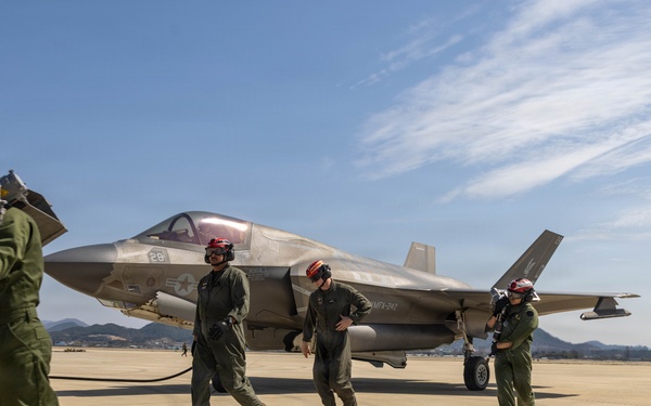 VMFA-242 takes to the skies out of Gwangju Air Base