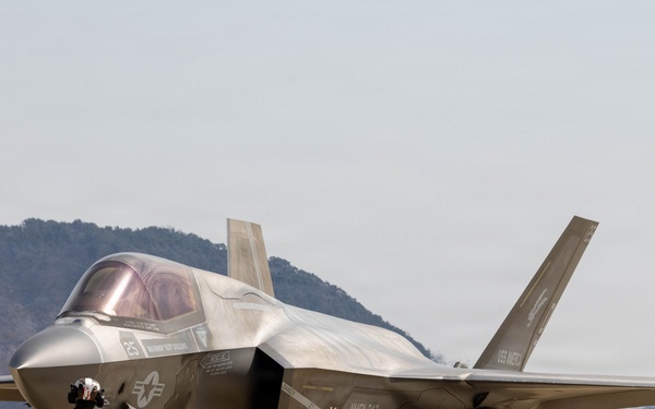 VMFA-242 takes to the skies out of Gwangju Air Base