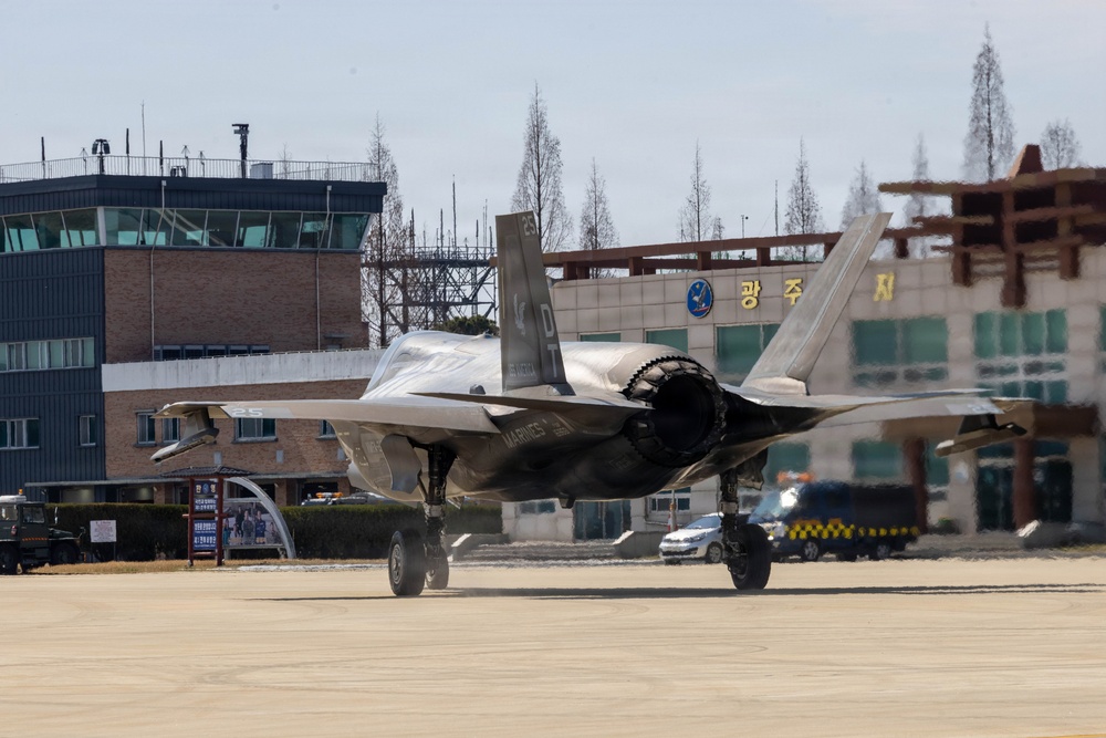VMFA-242 takes to the skies out of Gwangju Air Base