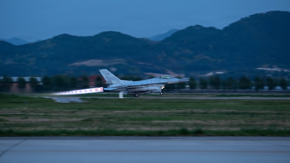 FF 26-1: ROKAF executes night sorties