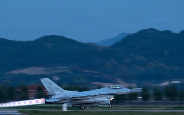 FF 26-1: ROKAF executes night sorties