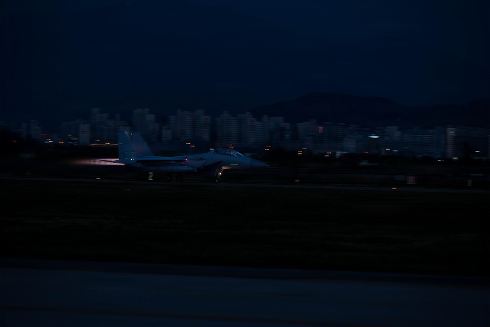 FF 26-1: ROKAF executes night sorties