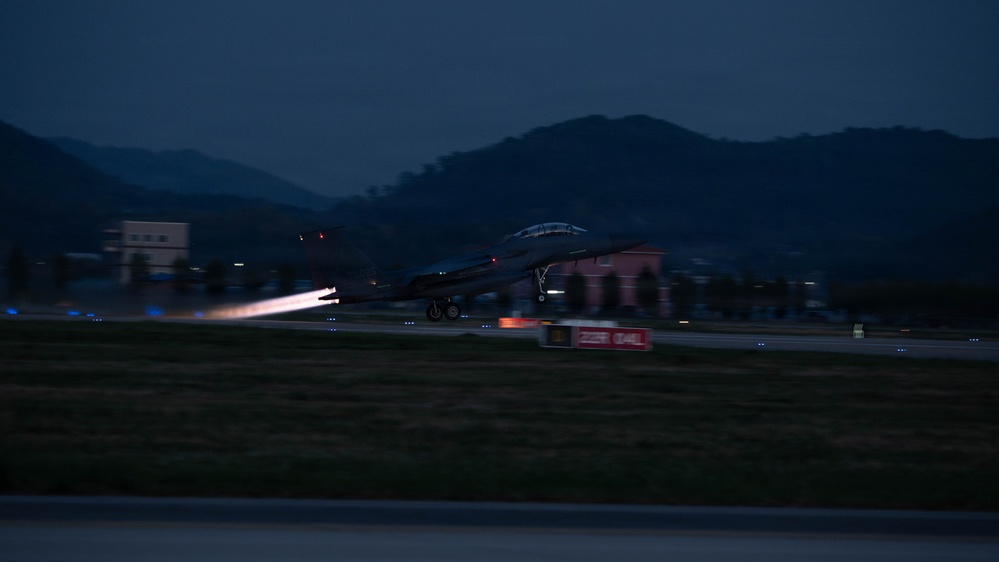 FF 26-1: ROKAF executes night sorties