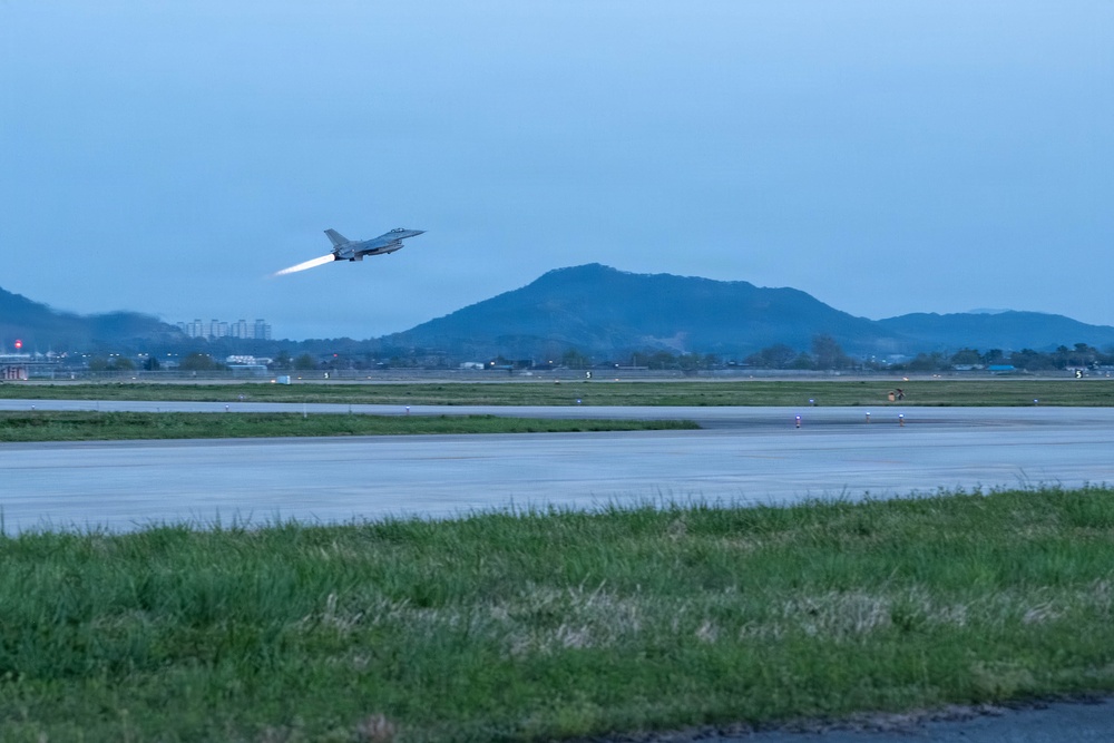 FF 26-1: ROKAF executes night sorties