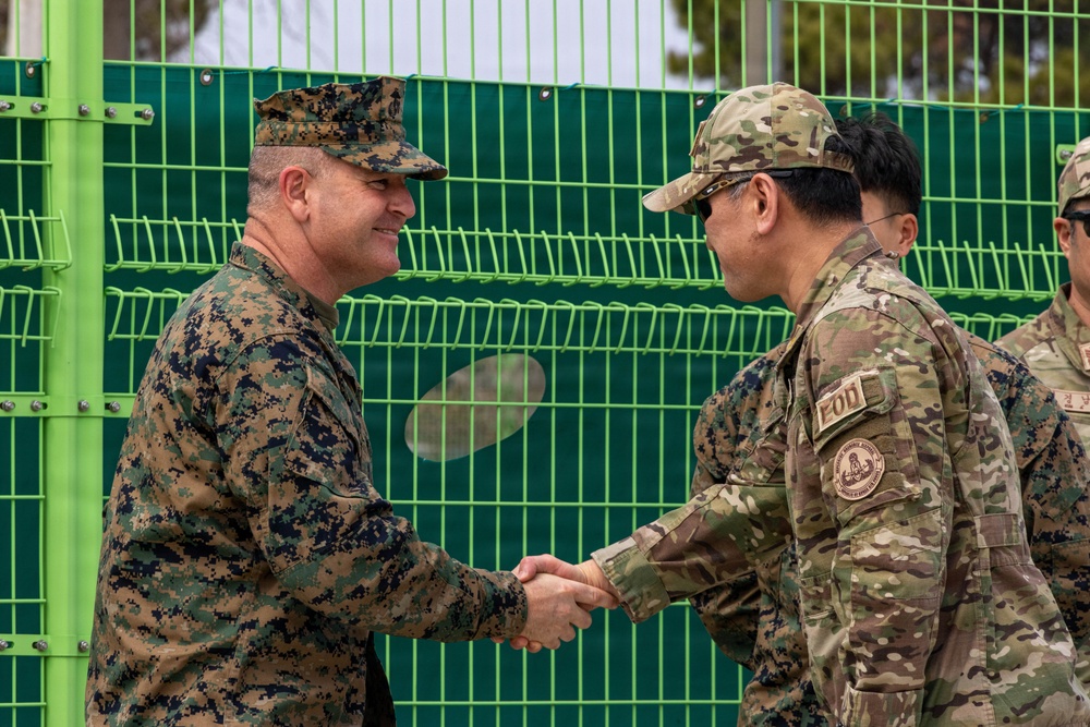 U.S. Marines and ROKAF train interoperability
