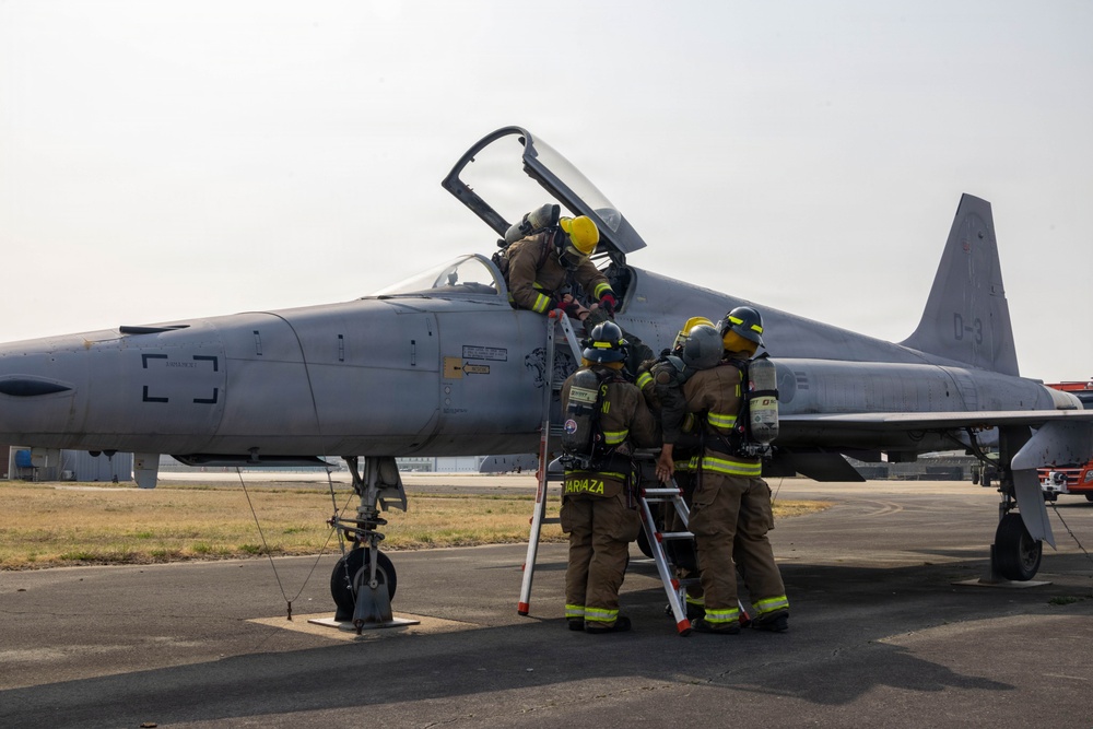 U.S. Marines partner with ROKAF for aircraft rescue training