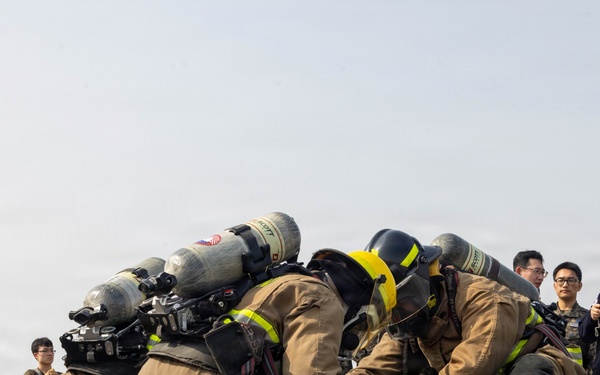U.S. Marines partner with ROKAF for aircraft rescue training