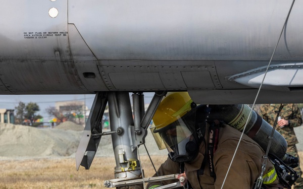 U.S. Marines partner with ROKAF for aircraft rescue training