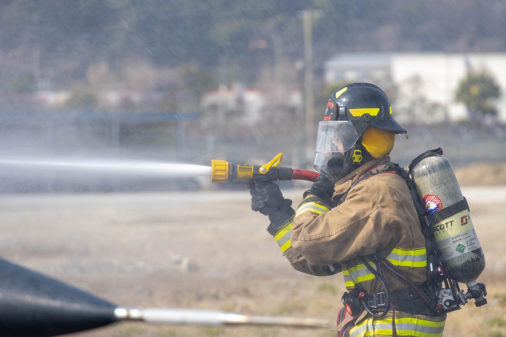 U.S. Marines partner with ROKAF for aircraft rescue training