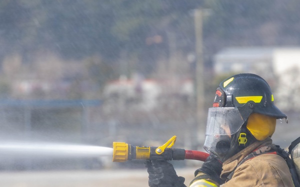 U.S. Marines partner with ROKAF for aircraft rescue training