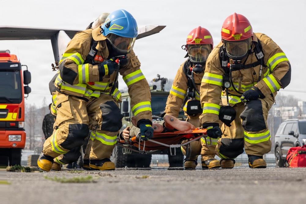 U.S. Marines partner with ROKAF for aircraft rescue training