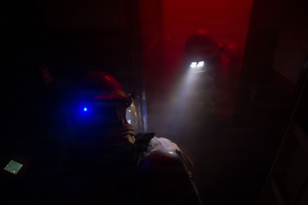 USS Ronald Reagan (CVN 76) Sailors Conduct U46C Damage Control Elite Firefighter Training