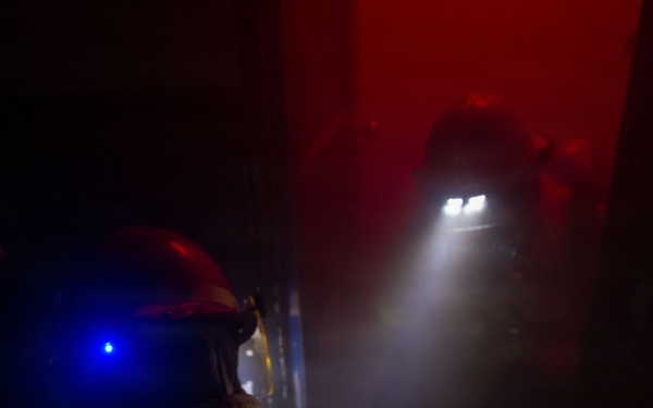 USS Ronald Reagan (CVN 76) Sailors Conduct U46C Damage Control Elite Firefighter Training