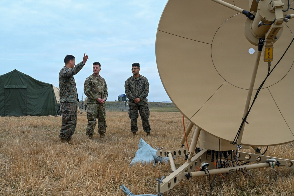 8th OSS weather flight immerses with U.S. Marine Corps follow-on forces
