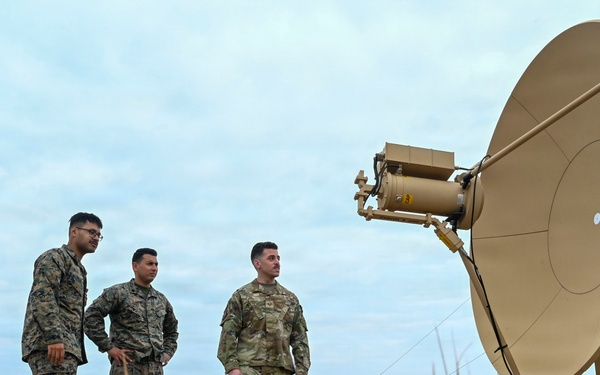 8th OSS weather flight immerses with U.S. Marine Corps follow-on forces