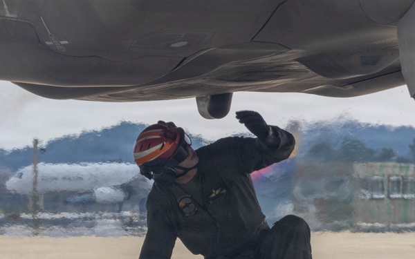 VMFA-242 trains with MWSS-171 during KMEP 26.1