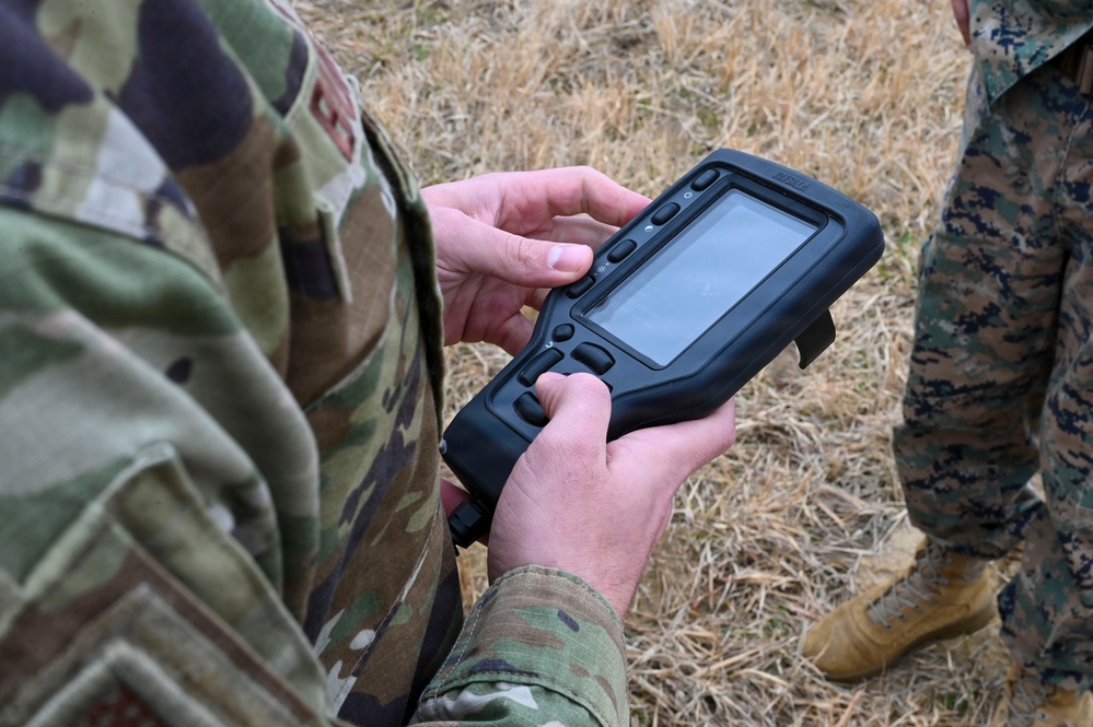 8th OSS weather flight immerses with U.S. Marine Corps follow-on forces