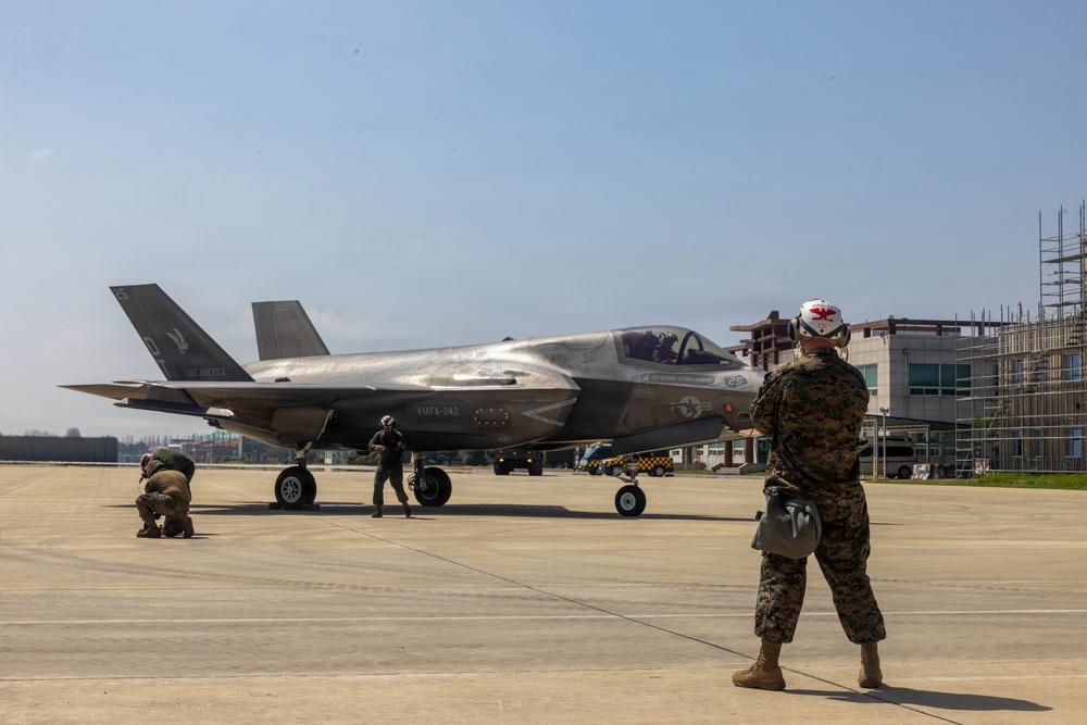 VMFA-242 trains with MWSS-171 during KMEP 26.1