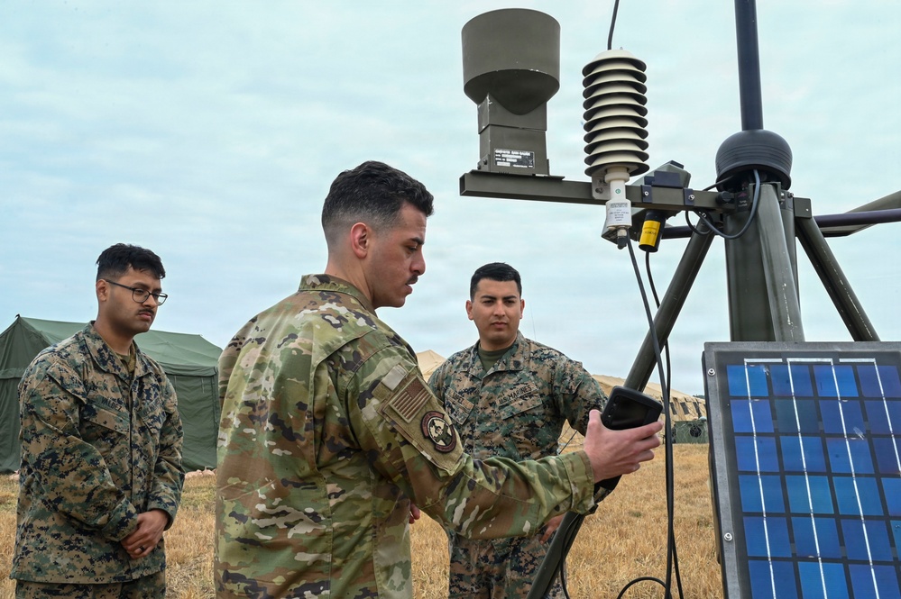 8th OSS weather flight immerses with U.S. Marine Corps follow-on forces
