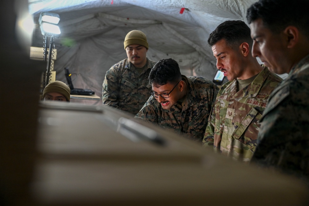 8th OSS weather flight immerses with U.S. Marine Corps follow-on forces