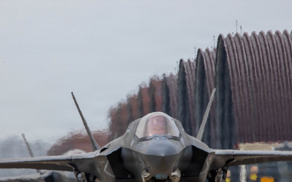VMFA 242, VMFA-232 take to the skies above Gwangju Air Base