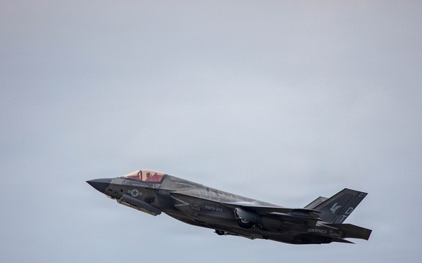 VMFA 242, VMFA-232 take to the skies above Gwangju Air Base