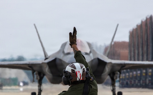 VMFA 242, VMFA-232 take to the skies above Gwangju Air Base