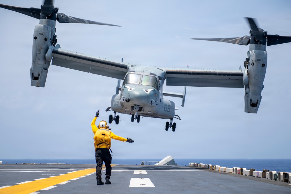 Boxer Sailors, 11th MEU Marines Conduct Flight Operations