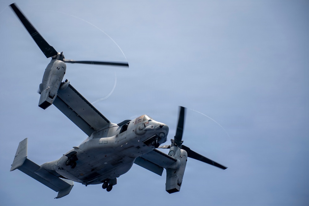 Boxer Sailors, 11th MEU Marines Conduct Flight Operations