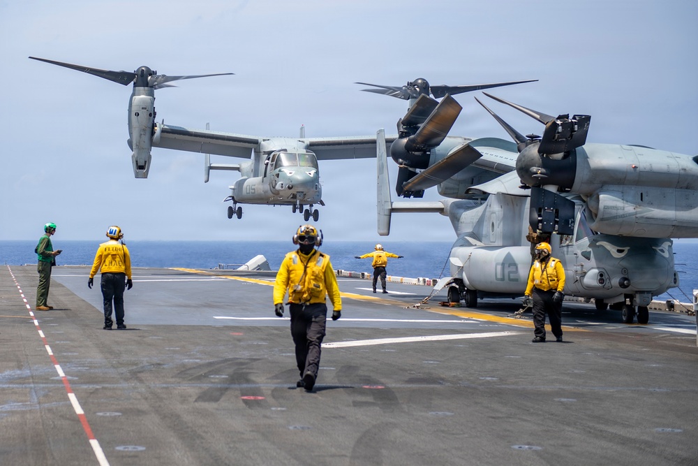 Boxer Sailors, 11th MEU Marines Conduct Flight Operations