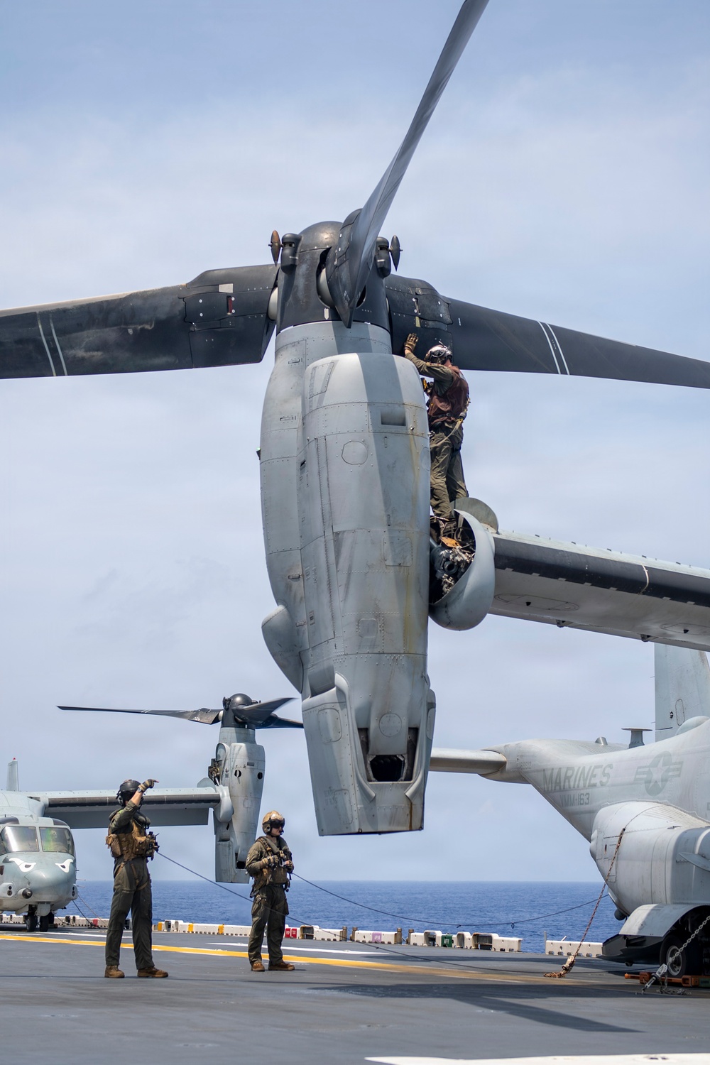 Boxer Sailors, 11th MEU Marines Conduct Flight Operations