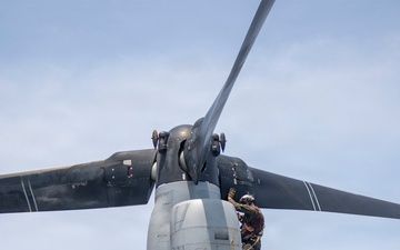 Boxer Sailors, 11th MEU Marines Conduct Flight Operations
