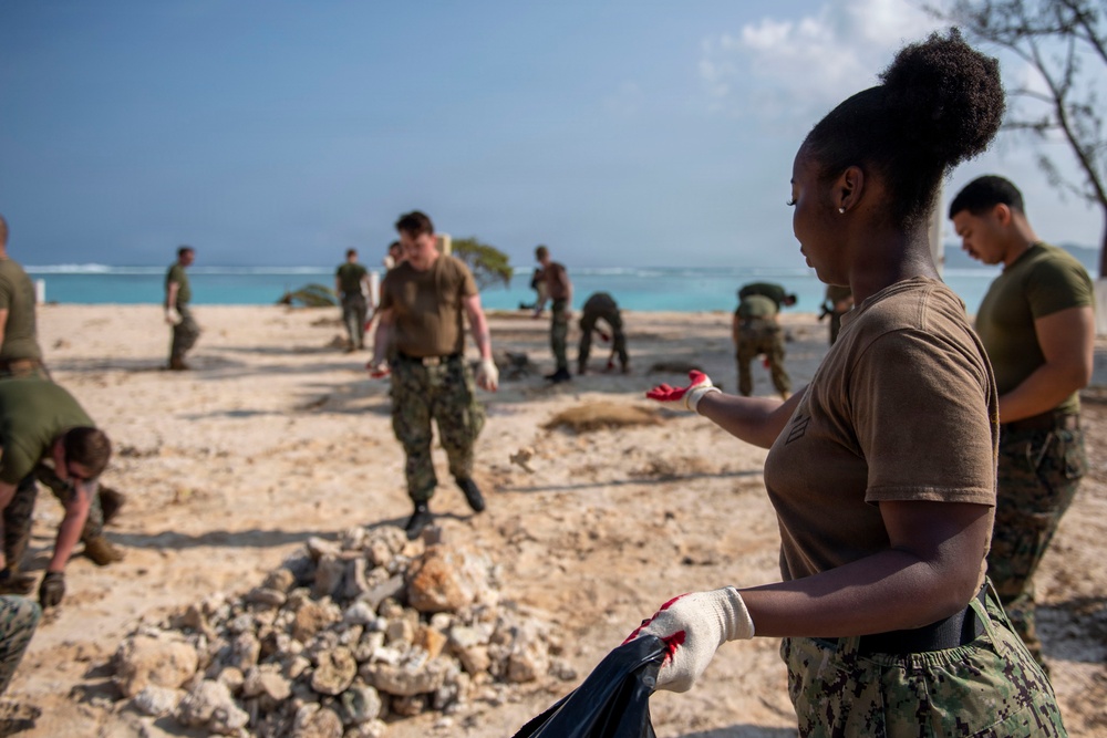 Boxer ARG Sailors, Marines Provide Humanitarian Aid