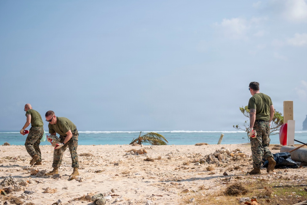 Boxer ARG Sailors, Marines Provide Humanitarian Aid