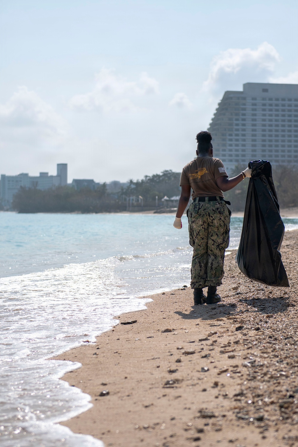 Boxer ARG Sailors, Marines Provide Humanitarian Aid