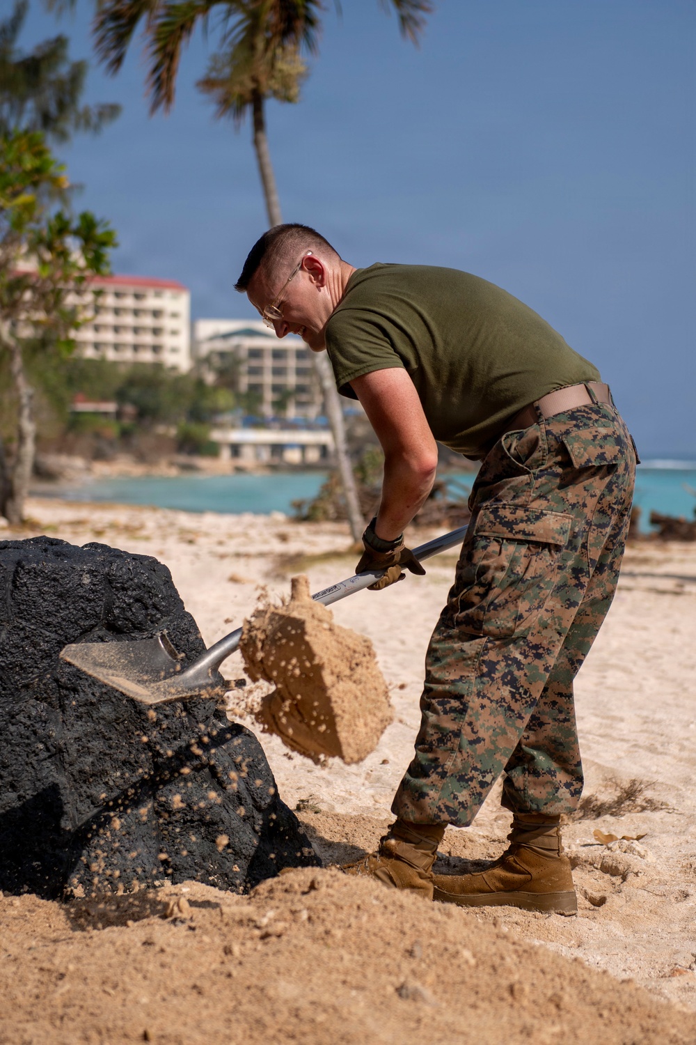 Boxer ARG Sailors, Marines Provide Humanitarian Aid
