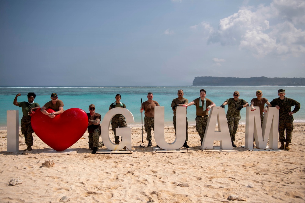 Boxer ARG Sailors, Marines Provide Humanitarian Aid