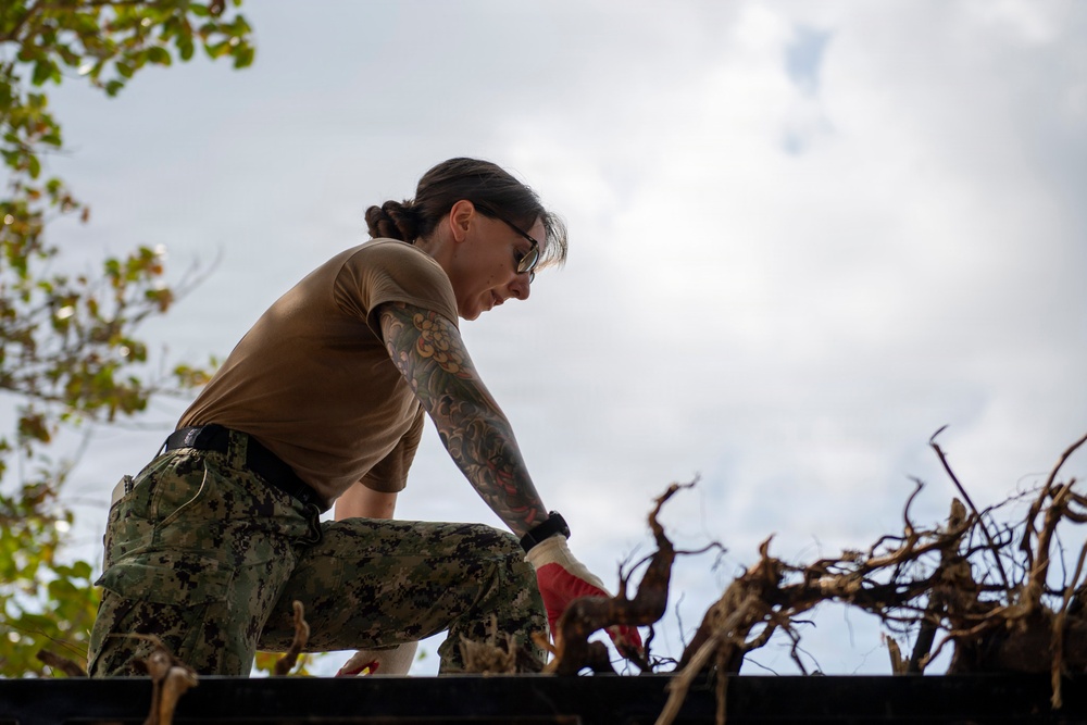 Boxer ARG Sailors, Marines Provide Humanitarian Aid