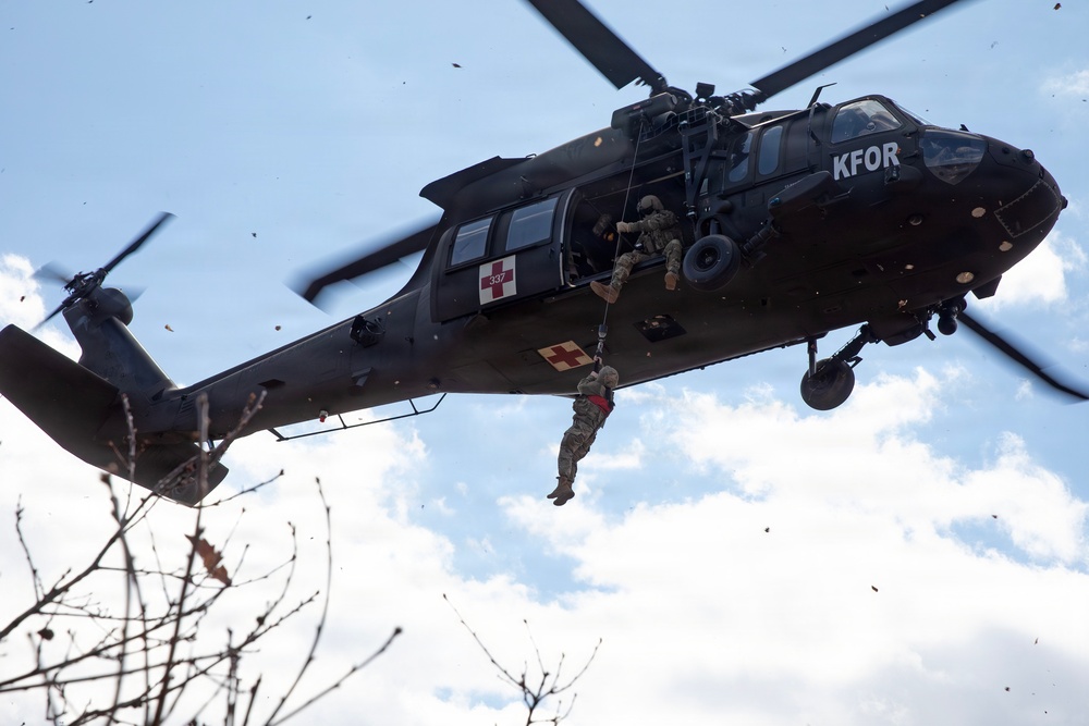 KFOR units synchronize efforts during medevac hoist training