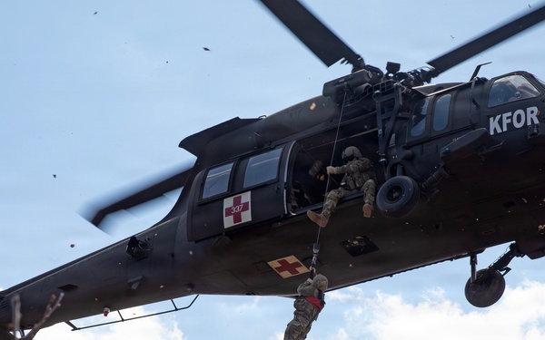KFOR units synchronize efforts during medevac hoist training