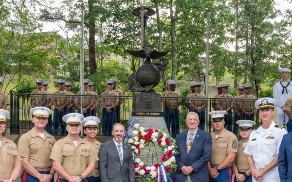 Wreath Laying at the Woodlands Monument