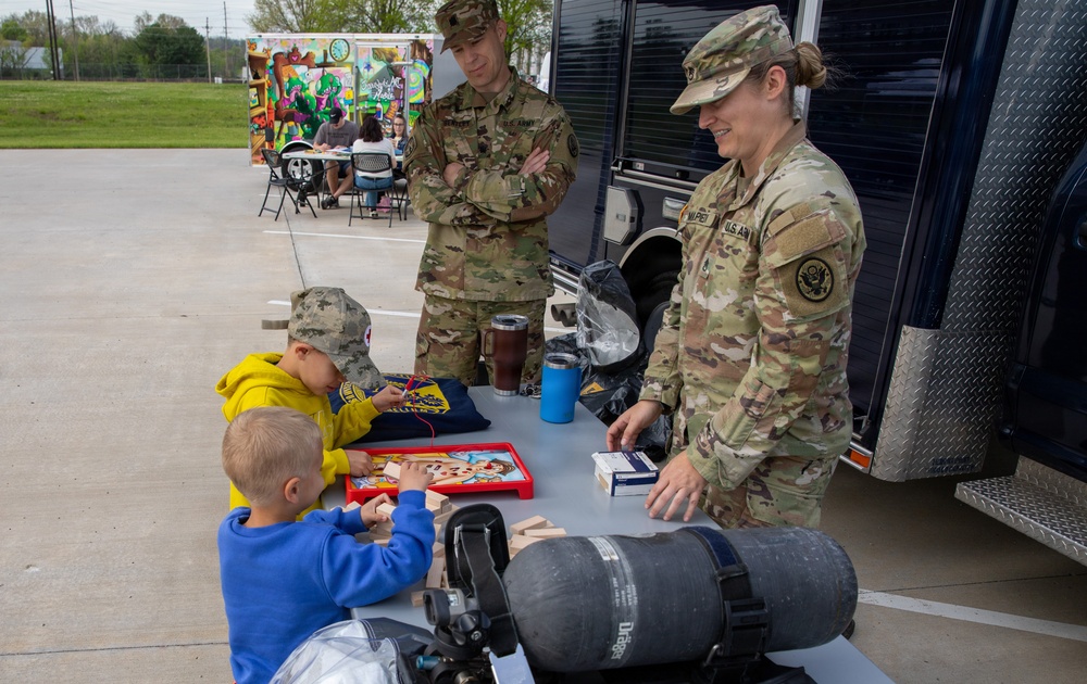Missouri National Guard celebrates military children during family day event