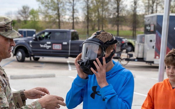 Missouri National Guard celebrates military children during family day event